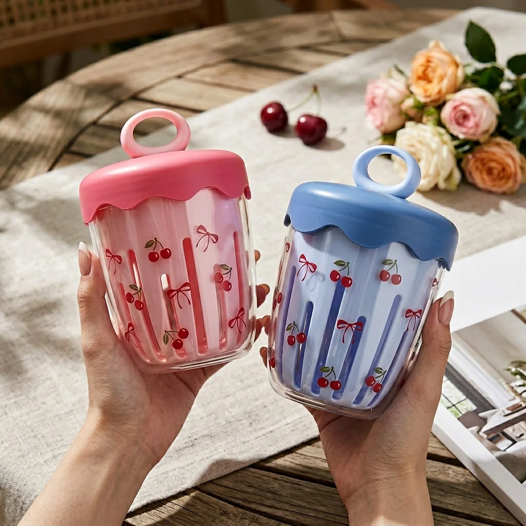 蓋付きのプラスチック製フルーツサラダカップ、水切りバスケット - Food Or Snacks のレビューと価格